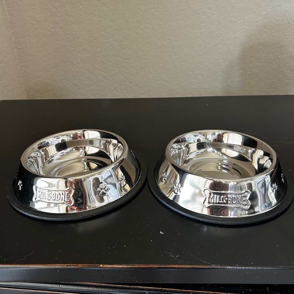 Milk Bone Vintage Food and Water Dish Bowls. (Set of 2)